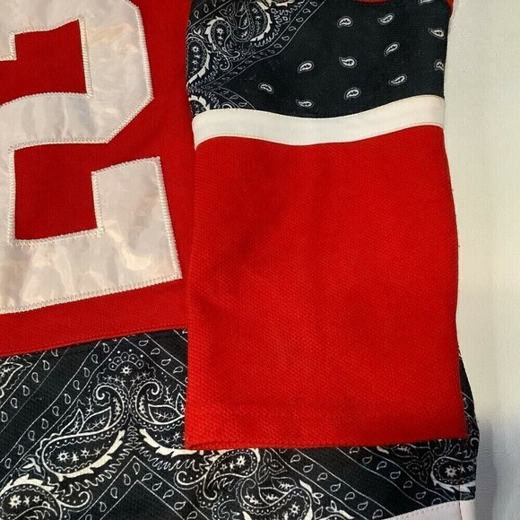Post Game Large Biggie Smalls Red Black Hockey Jersey 92 Notorous B.I.G Wallace - Picture 10 of 12